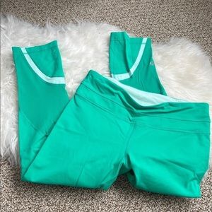Lululemon Athletica crop leggings. Size S